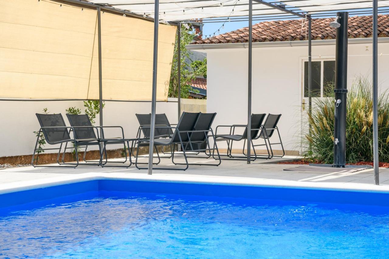 Apartamento Summer House Nina Pavicini Exterior foto
