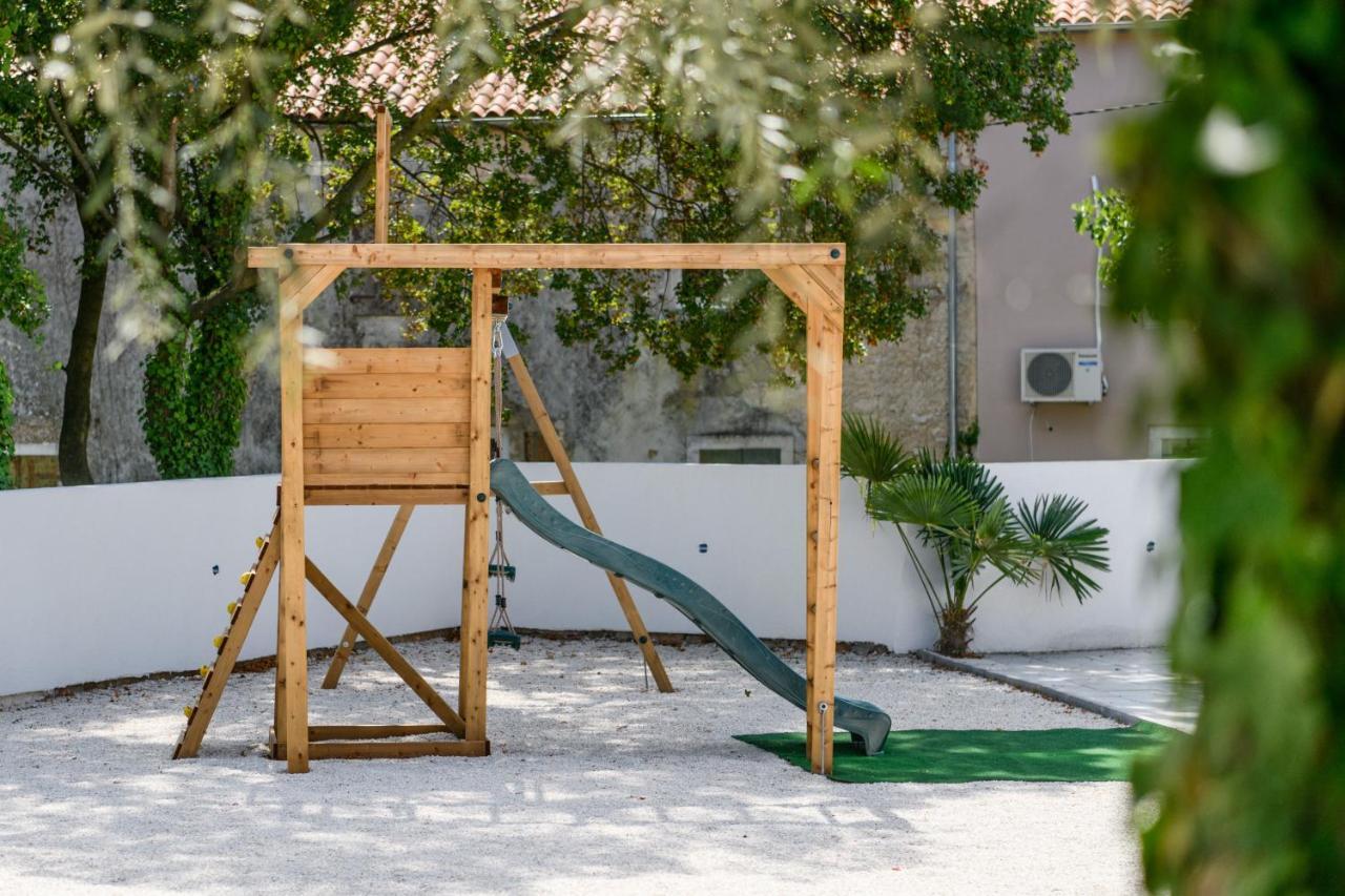 Apartamento Summer House Nina Pavicini Exterior foto