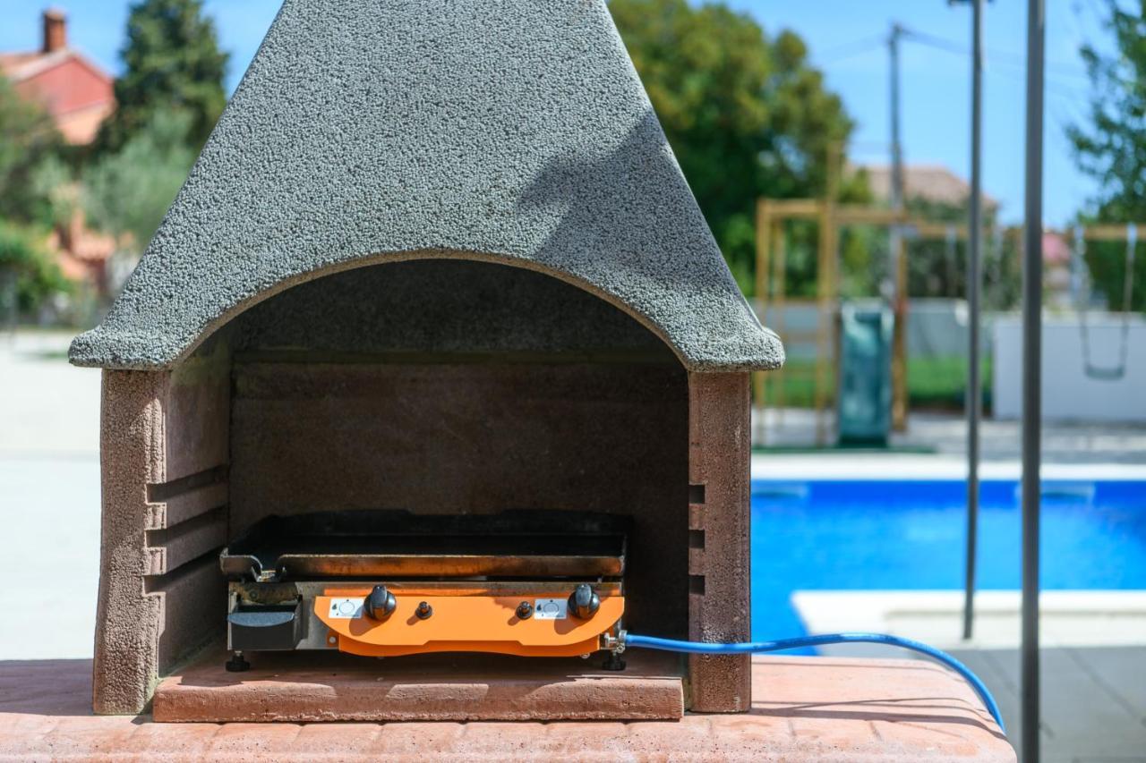 Apartamento Summer House Nina Pavicini Exterior foto