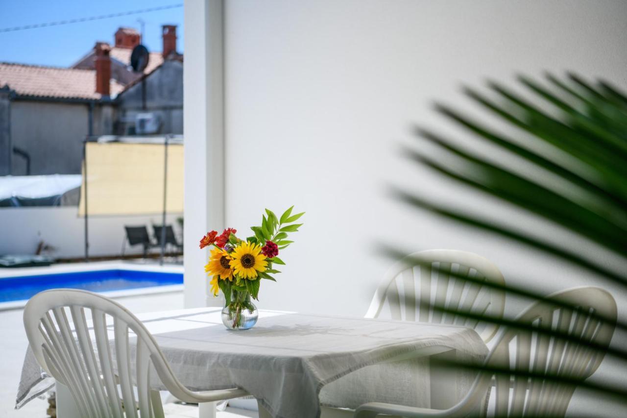 Apartamento Summer House Nina Pavicini Exterior foto