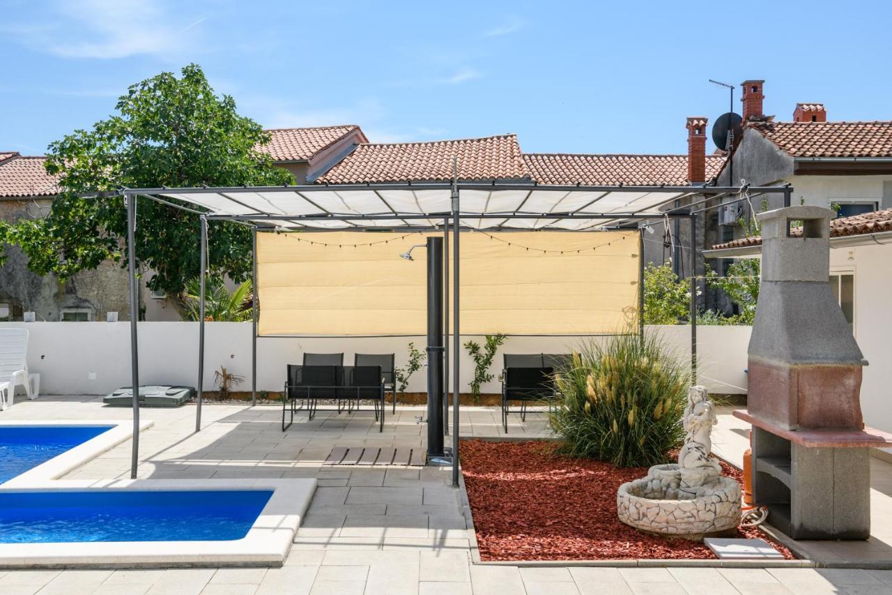 Apartamento Summer House Nina Pavicini Exterior foto